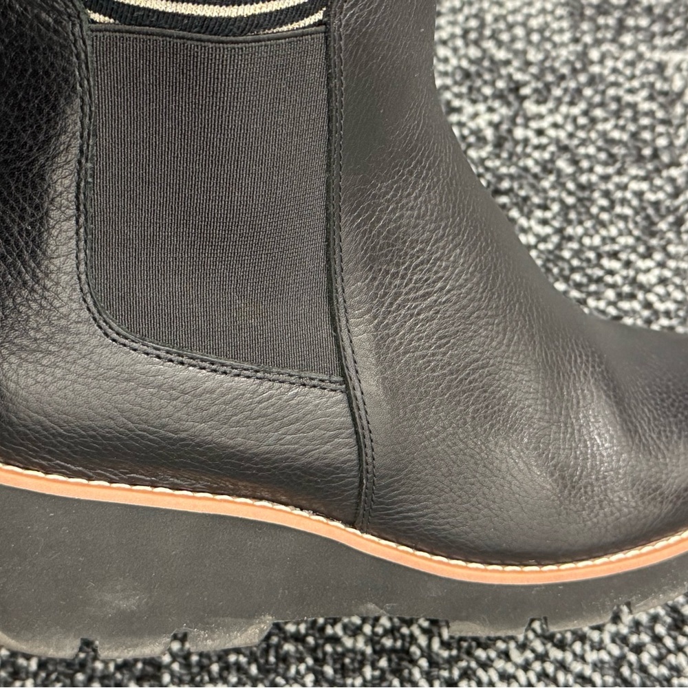 Vionic Black Textured Ankle Booties